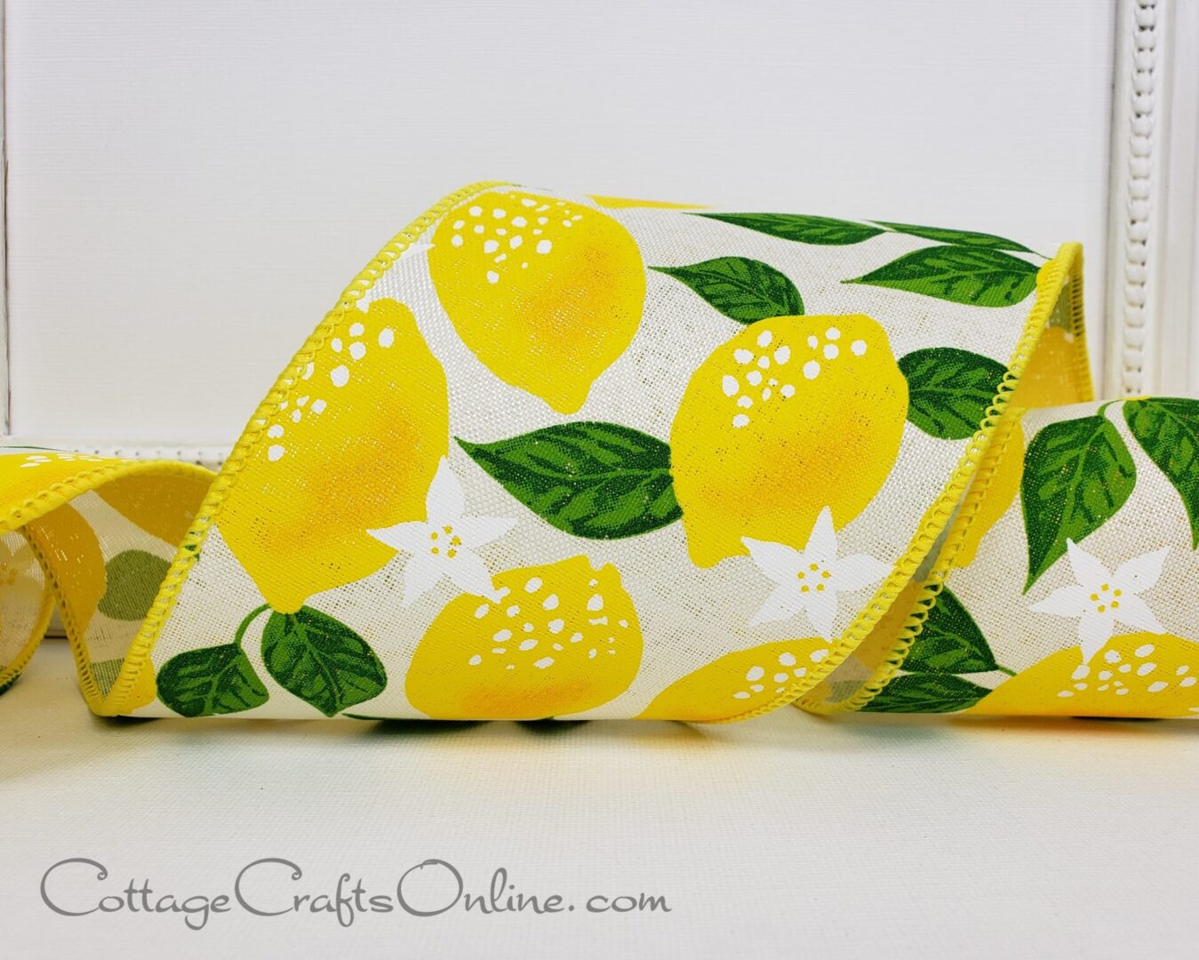 A ribbon with lemons and leaves design