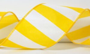 A ribbon with yellow stripes