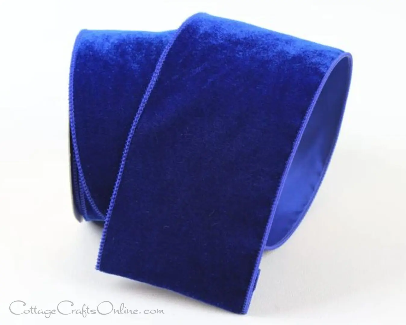 A blue velvet ribbon for the new holiday season.