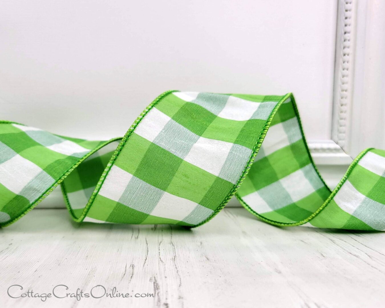A green and white checkered ribbon sitting on top of a table.