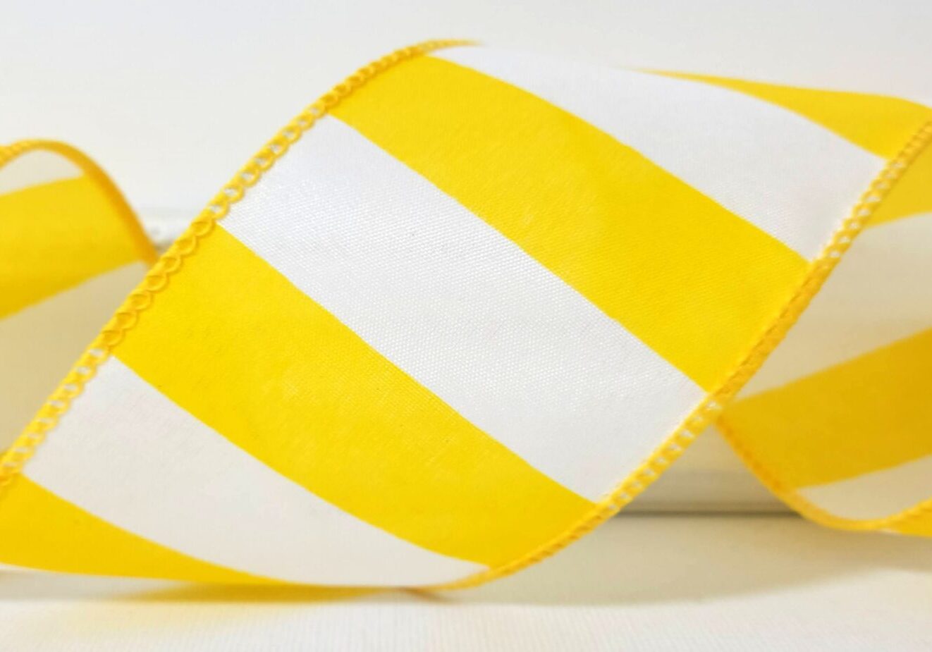 A close up of the yellow and white ribbon