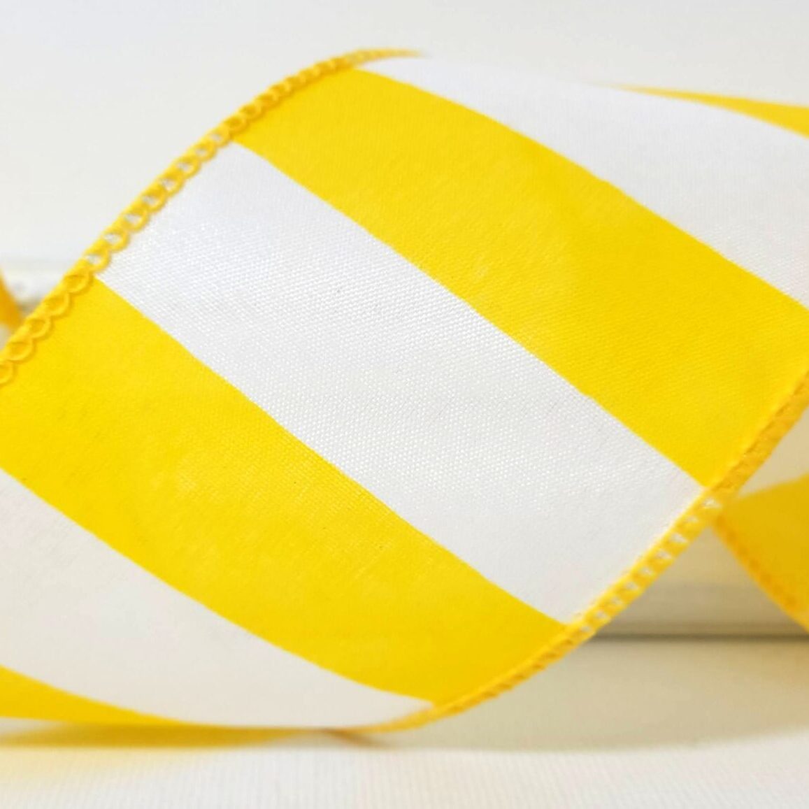 A close up of the yellow and white ribbon